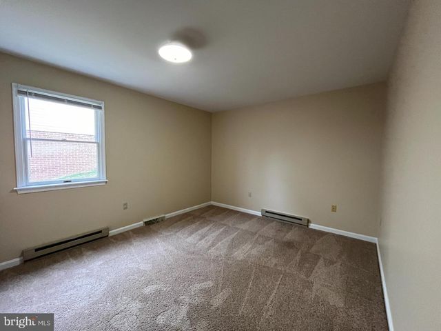 704A THOMAS LN, Martinsburg, WV 25401