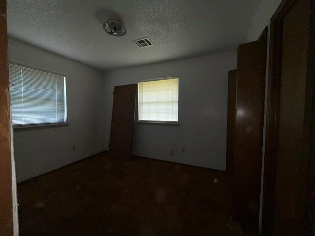 908 Whispering Lane, Newcastle, OK 73065