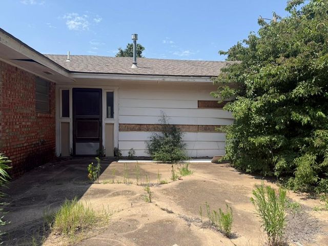 908 Whispering Lane, Newcastle, OK 73065