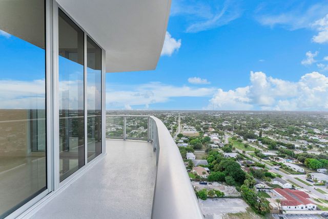 220 Lake Shore Drive 2223, Lake Park, FL 33403