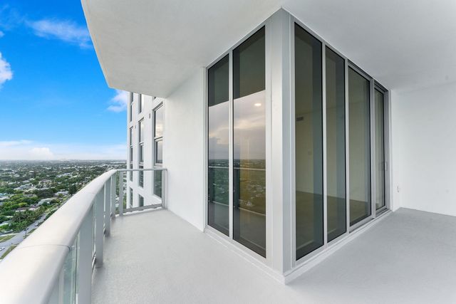 220 Lake Shore Drive 2223, Lake Park, FL 33403