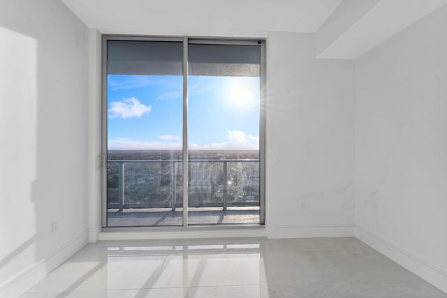 220 Lake Shore Drive 2223, Lake Park, FL 33403
