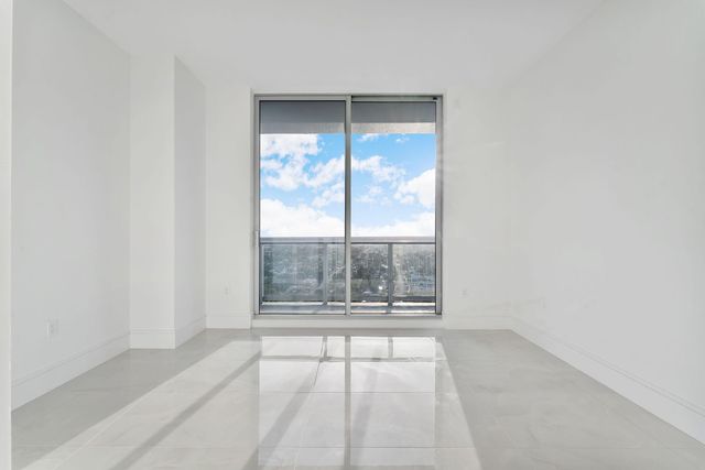 220 Lake Shore Drive 2223, Lake Park, FL 33403