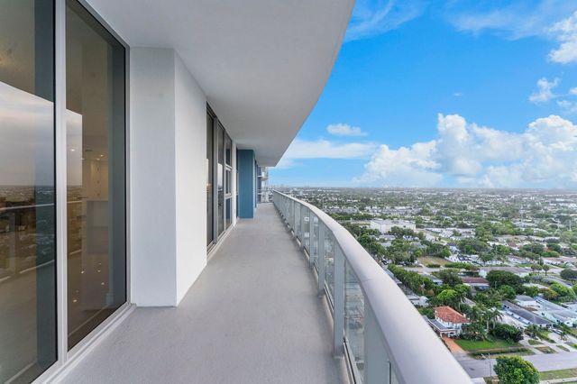 220 Lake Shore Drive 2223, Lake Park, FL 33403