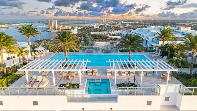 220 Lake Shore Drive 2223, Lake Park, FL 33403