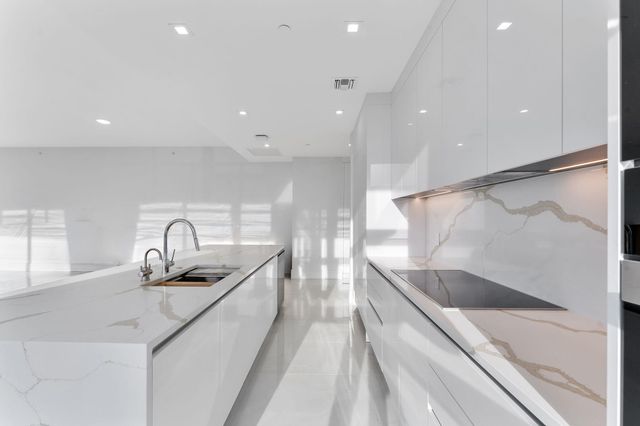 220 Lake Shore Drive 2223, Lake Park, FL 33403