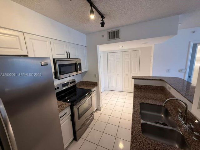 1155 Brickell Bay Dr 606, Miami, FL 33131