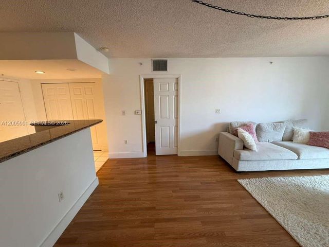 1155 Brickell Bay Dr 606, Miami, FL 33131