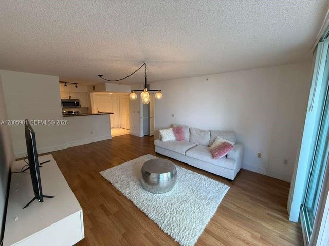 1155 Brickell Bay Dr 606, Miami, FL 33131