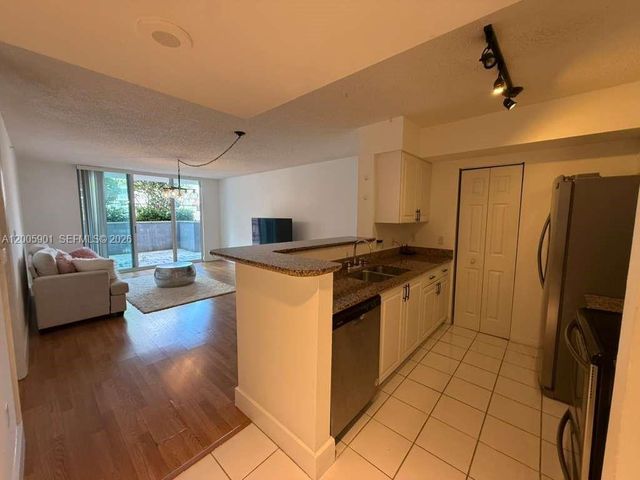 1155 Brickell Bay Dr 606, Miami, FL 33131