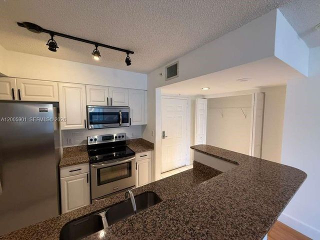 1155 Brickell Bay Dr 606, Miami, FL 33131