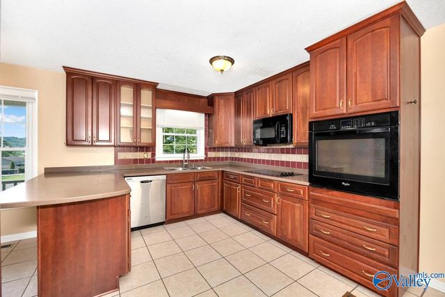 8002 Greenwillow Court, Huntsville, AL 35802
