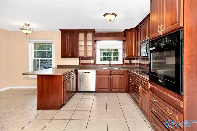 8002 Greenwillow Court, Huntsville, AL 35802