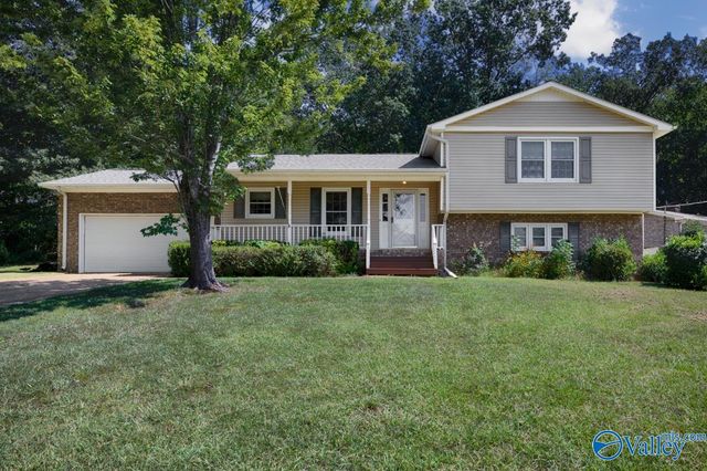 8002 Greenwillow Court, Huntsville, AL 35802