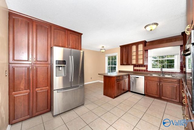 8002 Greenwillow Court, Huntsville, AL 35802