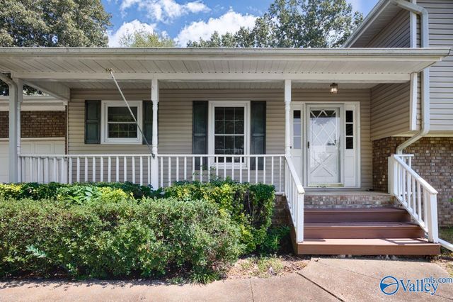 8002 Greenwillow Court, Huntsville, AL 35802