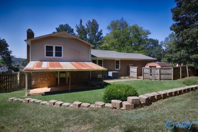 8002 Greenwillow Court, Huntsville, AL 35802