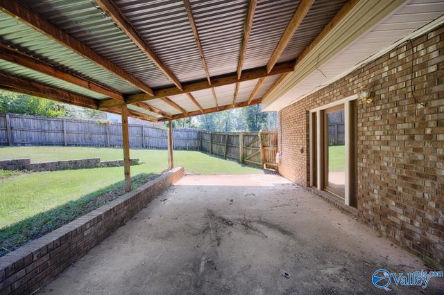 8002 Greenwillow Court, Huntsville, AL 35802