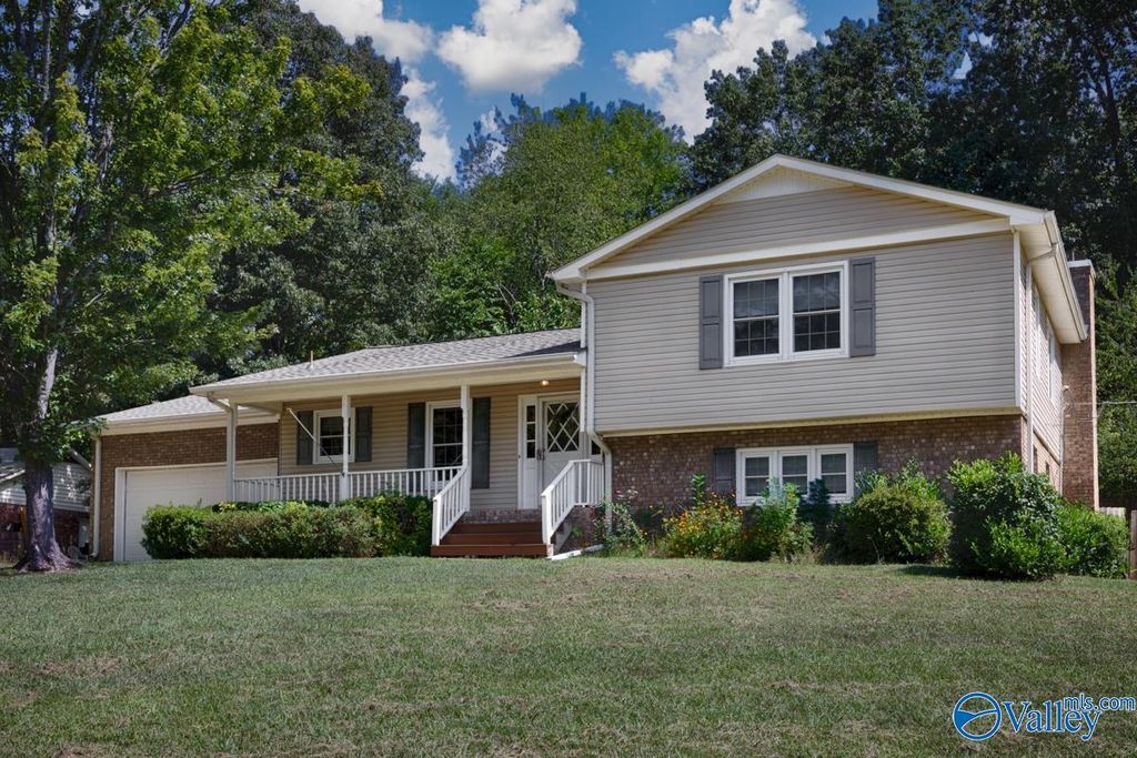 8002 Greenwillow Court, Huntsville, AL 35802