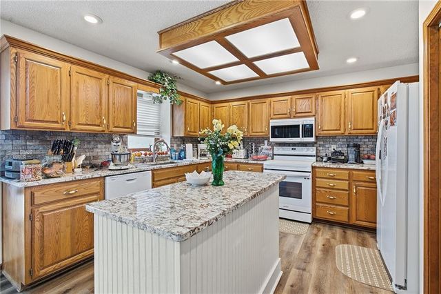 813 SW Foxtail Drive, Grain Valley, MO 64029