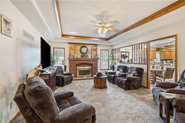 813 SW Foxtail Drive, Grain Valley, MO 64029