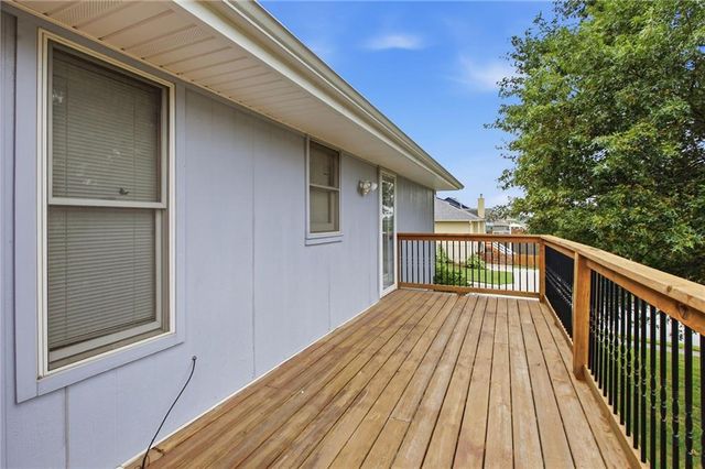813 SW Foxtail Drive, Grain Valley, MO 64029