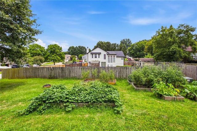 813 SW Foxtail Drive, Grain Valley, MO 64029