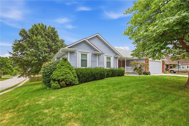 813 SW Foxtail Drive, Grain Valley, MO 64029