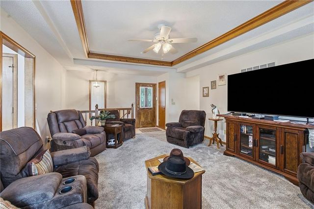 813 SW Foxtail Drive, Grain Valley, MO 64029
