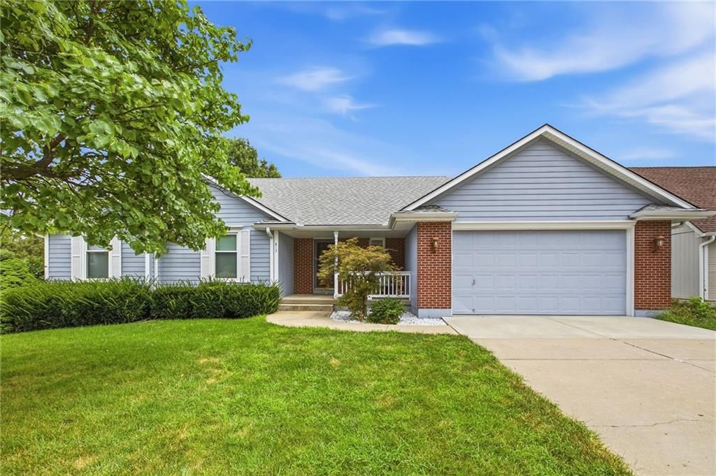813 SW Foxtail Drive, Grain Valley, MO 64029