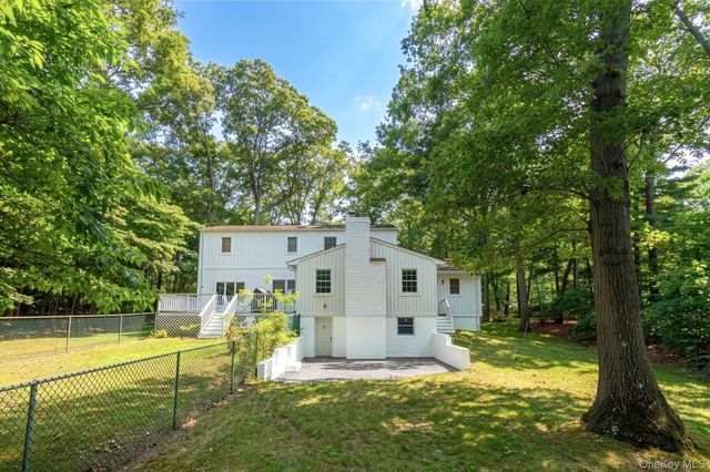 1540 Laurelwood Drive, Laurel, NY 11948