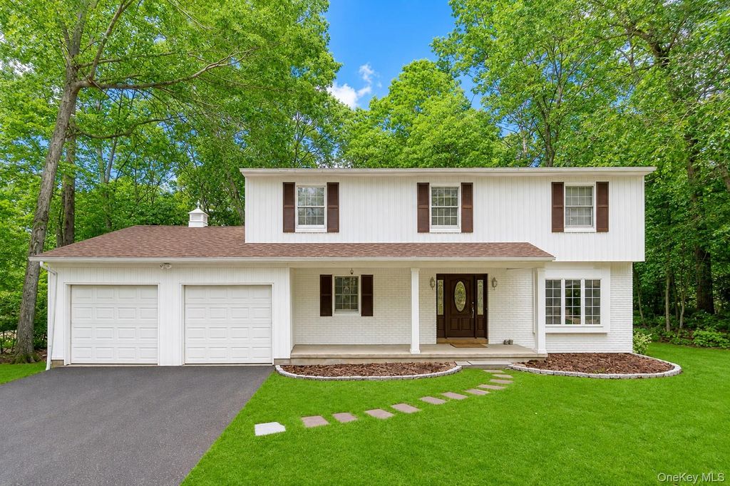 1540 Laurelwood Drive, Laurel, NY 11948