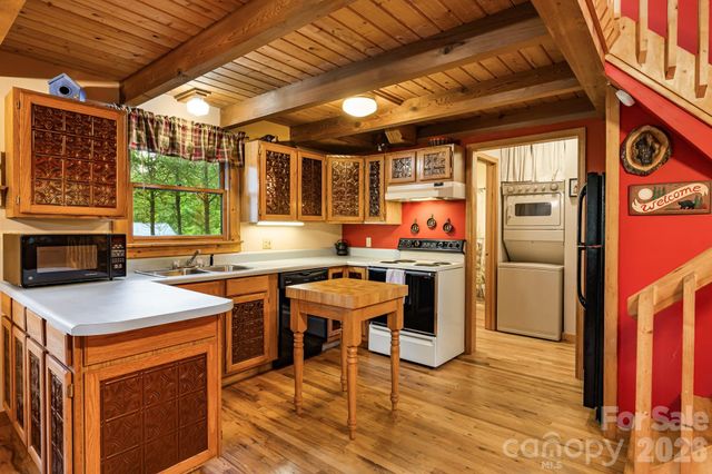 180 Grace Way, Green Mountain, NC 28740
