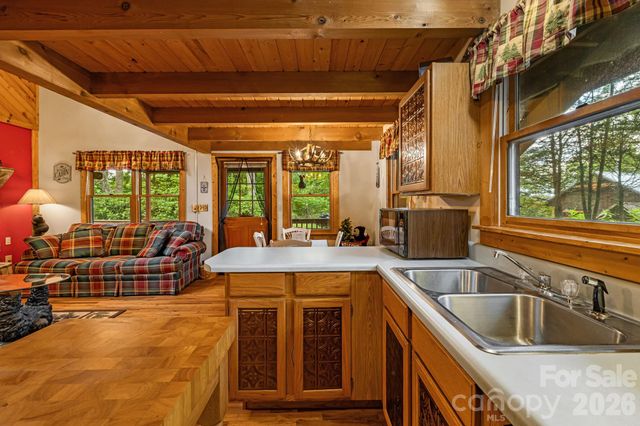 180 Grace Way, Green Mountain, NC 28740