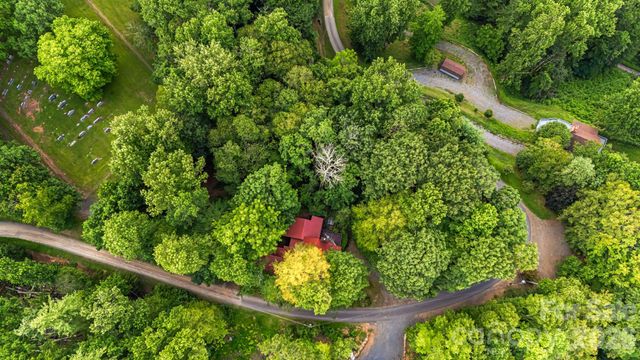 180 Grace Way, Green Mountain, NC 28740