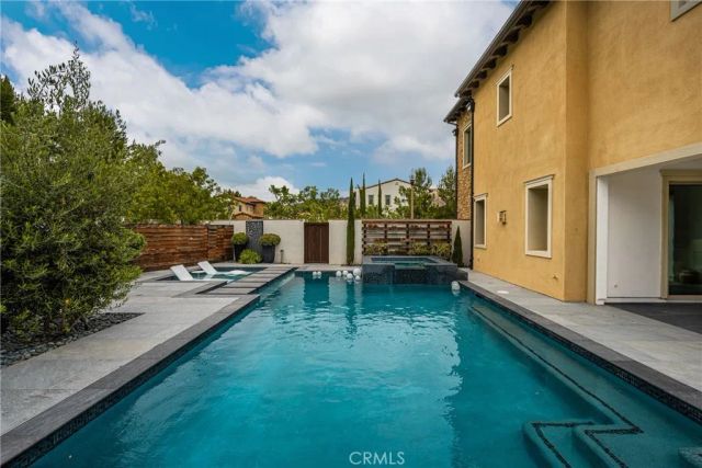 58 Riverboat, Irvine, CA 92602