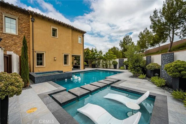58 Riverboat, Irvine, CA 92602