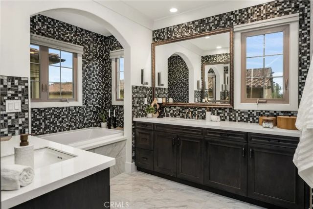 58 Riverboat, Irvine, CA 92602
