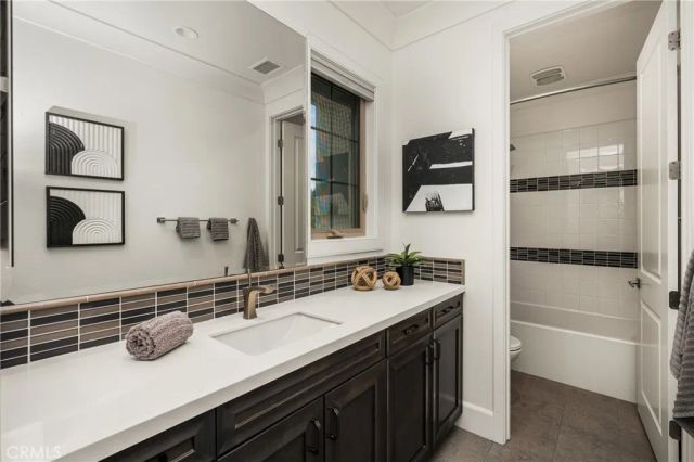 58 Riverboat, Irvine, CA 92602