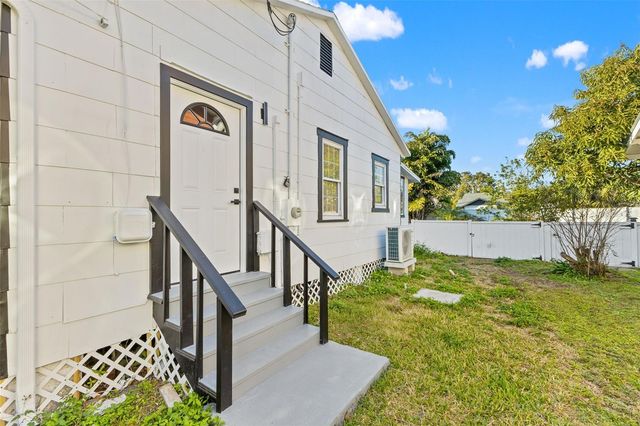 2008 OAKWOOD AVENUE, Tampa, FL 33605