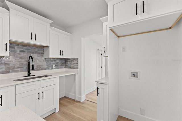 2008 OAKWOOD AVENUE, Tampa, FL 33605