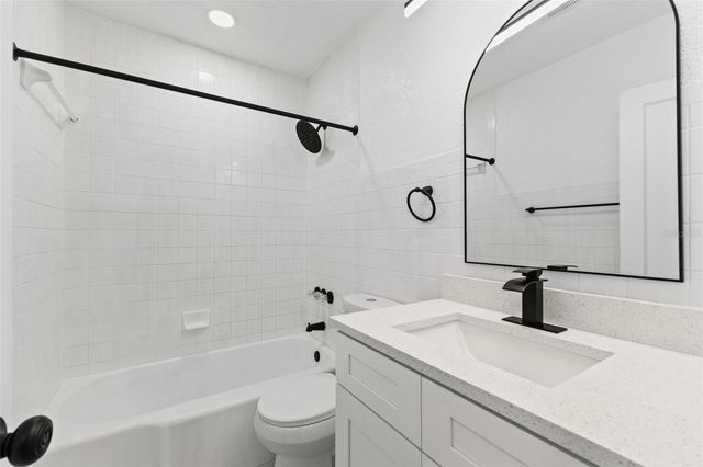 2008 OAKWOOD AVENUE, Tampa, FL 33605