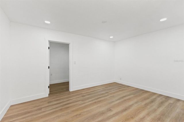 2008 OAKWOOD AVENUE, Tampa, FL 33605