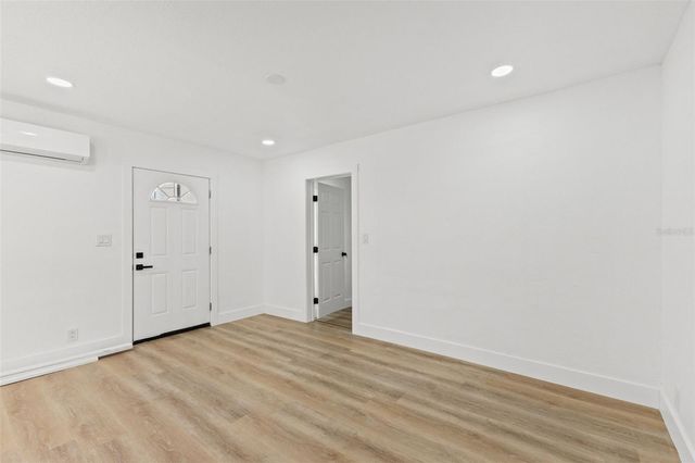 2008 OAKWOOD AVENUE, Tampa, FL 33605