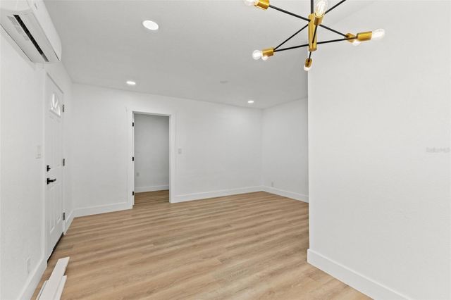 2008 OAKWOOD AVENUE, Tampa, FL 33605