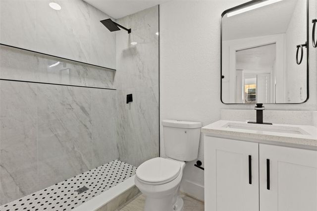 2008 OAKWOOD AVENUE, Tampa, FL 33605