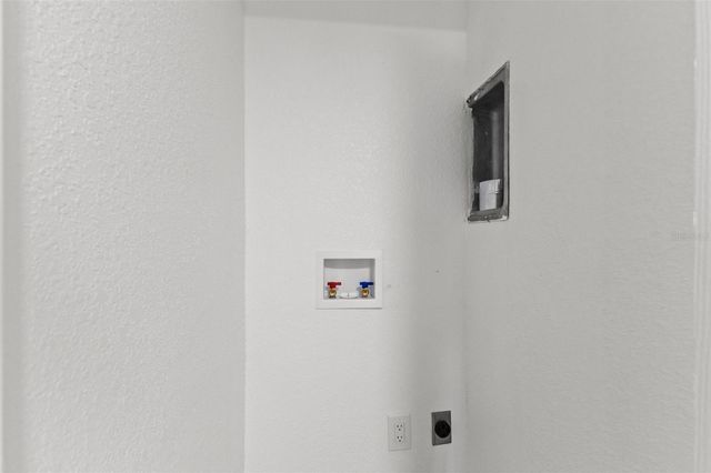 2008 OAKWOOD AVENUE, Tampa, FL 33605