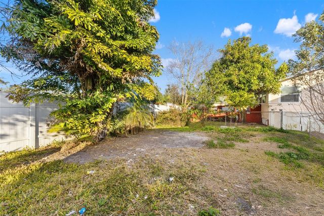 2008 OAKWOOD AVENUE, Tampa, FL 33605