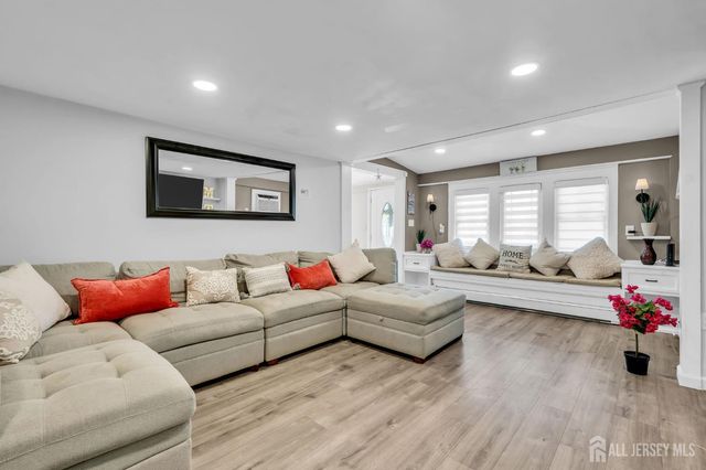 13 Hensler Lane, Sayreville, NJ 08872