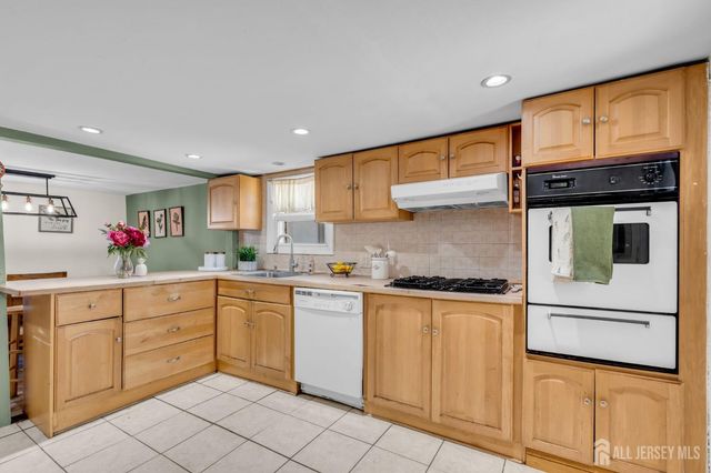 13 Hensler Lane, Sayreville, NJ 08872